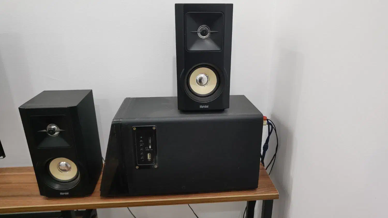 سیستم کامپیوتر همراه با میز نو|رایانه رومیزی|رشت, پیرسرا|دیوار