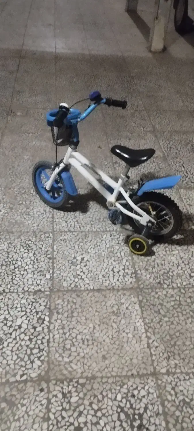 دوچرخه|دوچرخه، اسکیت، اسکوتر|پرند, فاز ۳|دیوار