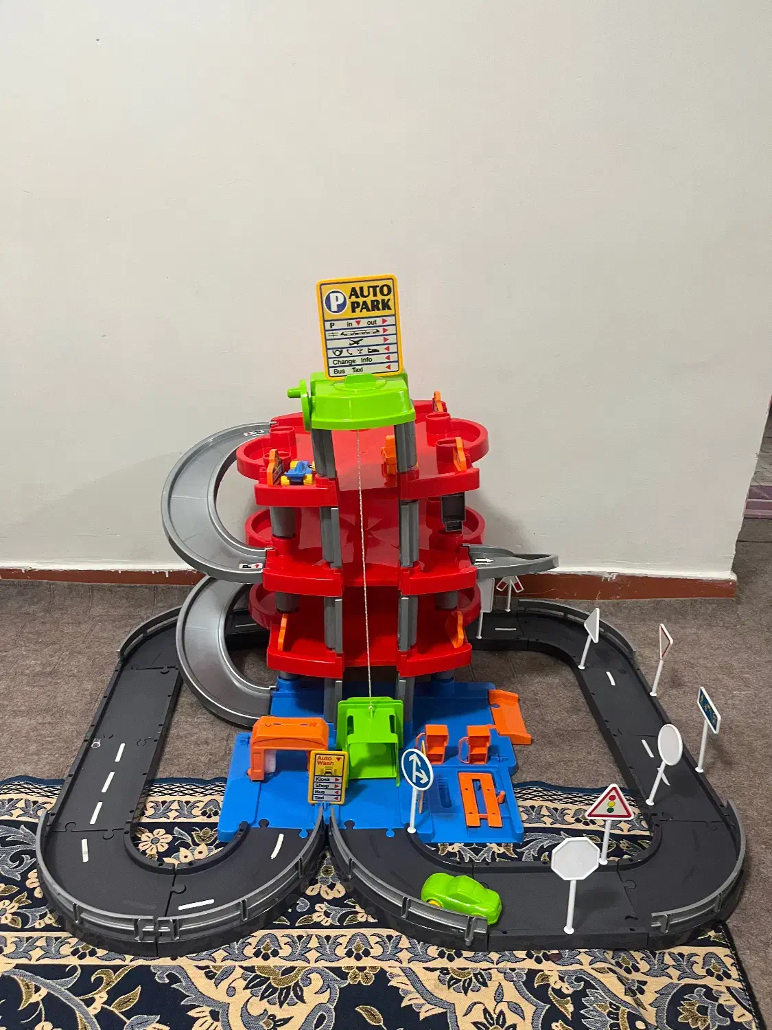 پارکینگ اسباب بازی|اسباب‌‌بازی|ری, سرتخت|دیوار