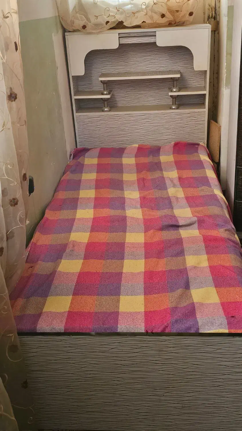 سرویس خواب و میز ارایشی|تخت و سرویس خواب|خورموج, |دیوار