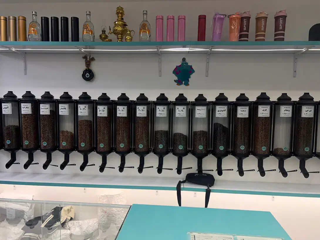 کاردر پارکینگ۰ابمیوه گیری۰لبنیات سنتی۰عطاری|استخدام خدمات فروشگاه و رستوران|تهران, پونک|دیوار