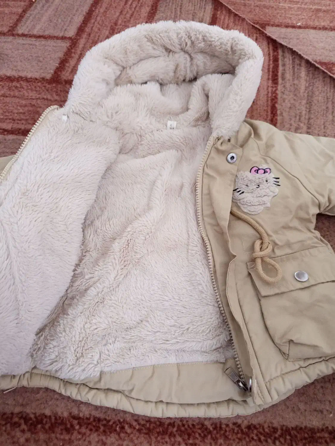 لباس بچگانه|کفش و لباس بچه|باخزر, |دیوار