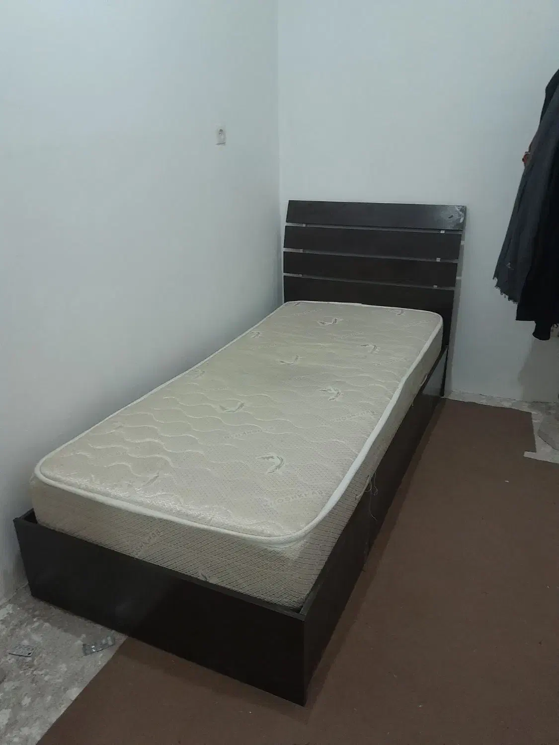 تخت یک نفره|تشک تختخواب|طرقبه, |دیوار