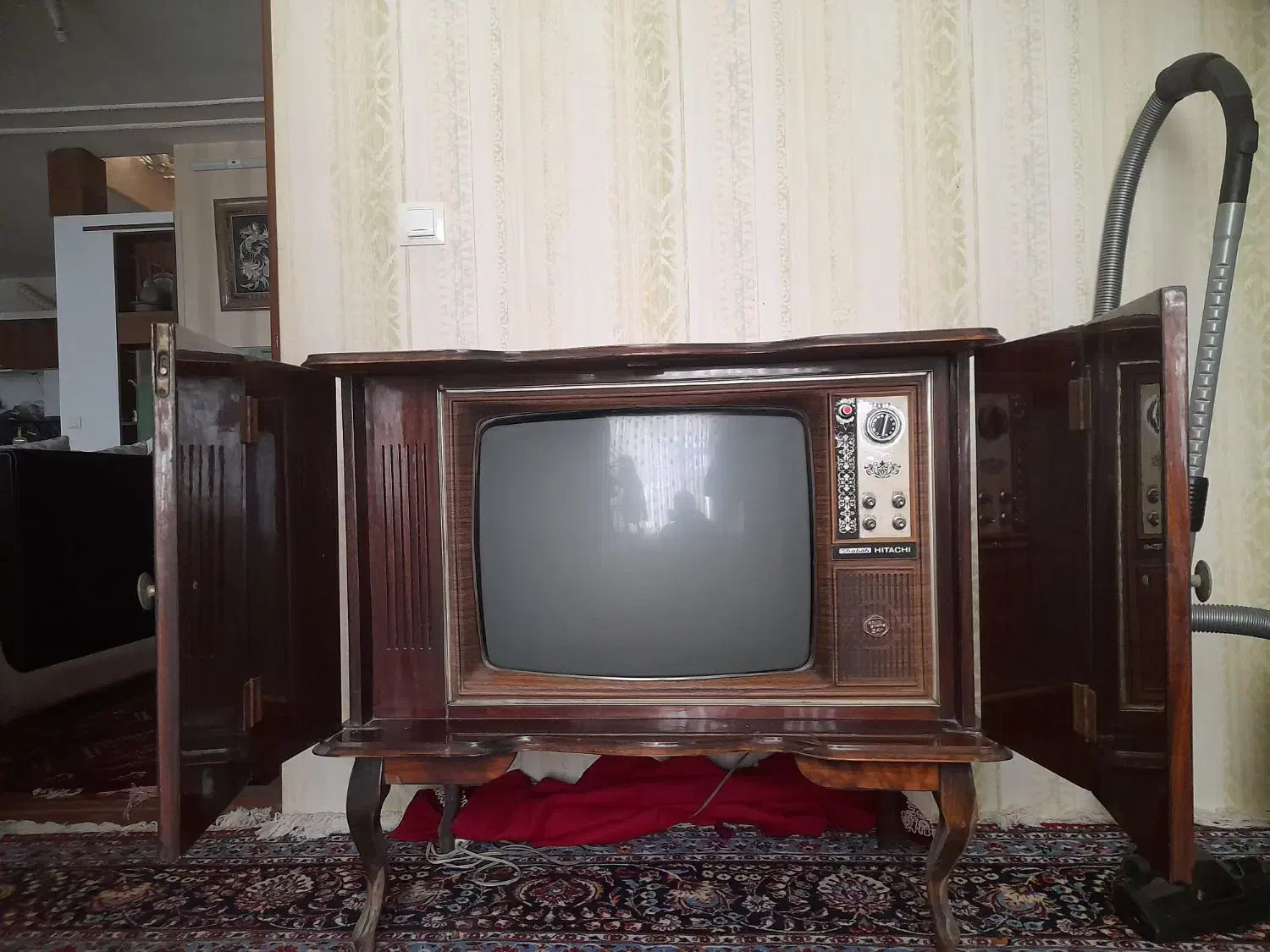 تلویزیون قدیمی دکوری عتیقه چوبی|تلویزیون و پروژکتور|تربتحیدریه, یحیی آباد|دیوار