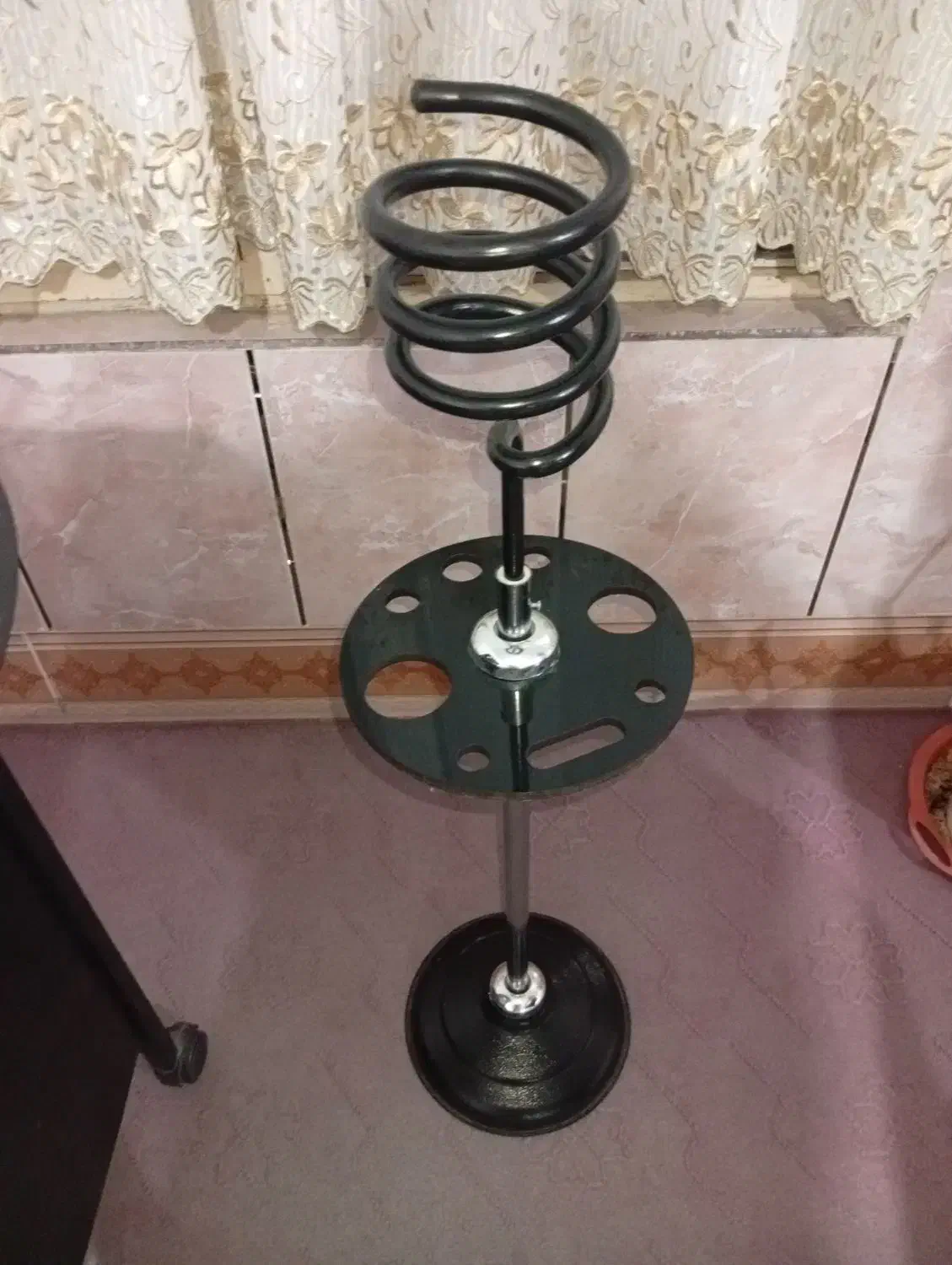 پایه سشوار و ترولی رنگ و تخت اپیلاسیون..|آرایشگاه و سالنهای زیبایی|سیرجان, |دیوار