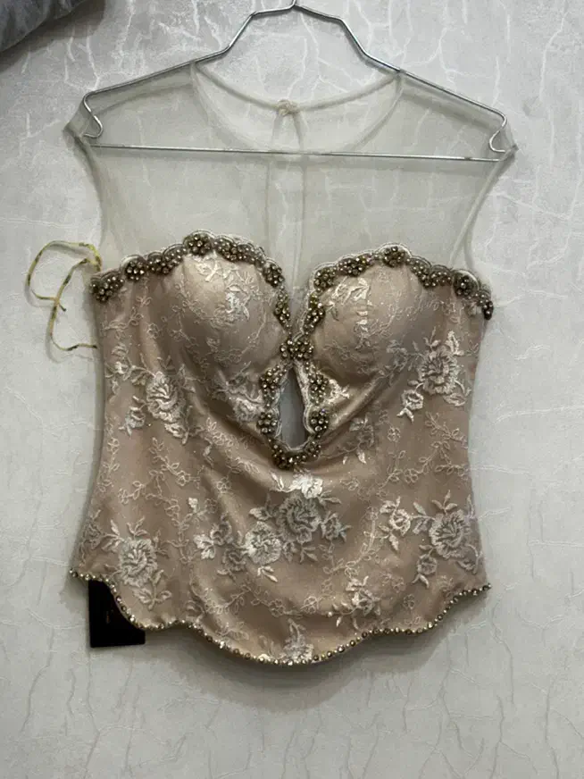 لباس|لباس|لاهیجان, انقلاب|دیوار