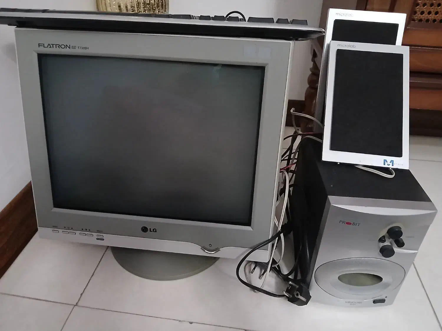 کامپیوتر|رایانه رومیزی|قدس, شهرقدس|دیوار