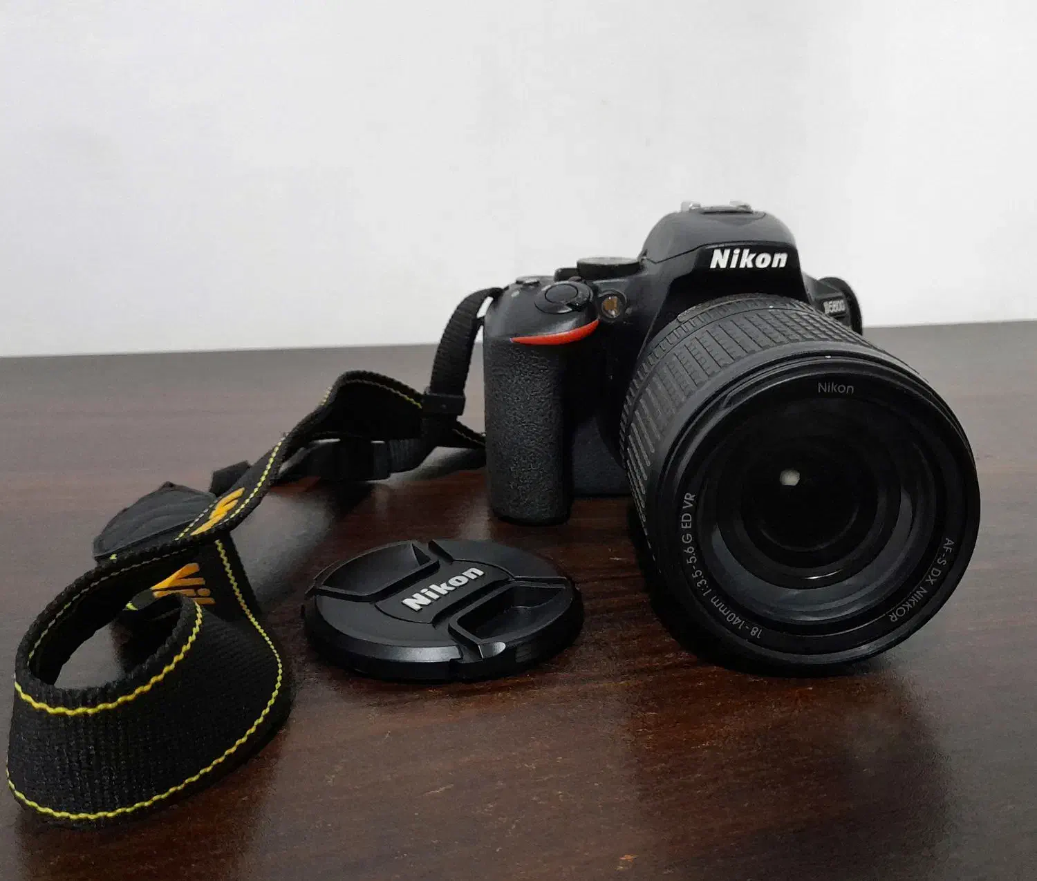 Nikon D5600 و لنز 18-140mm تمیز و درحد نو|دوربین عکاسی و فیلمبرداری|نوشهر, |دیوار