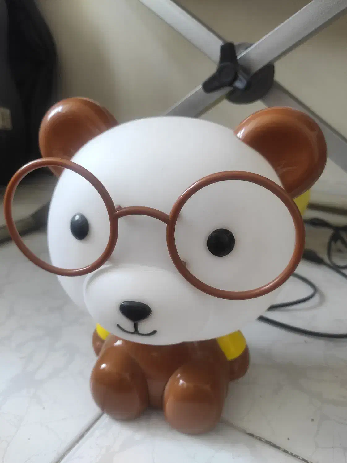 چراغ خواب|چراغ خواب و آباژور|تهران, فلسطین (میدان انقلاب)|دیوار