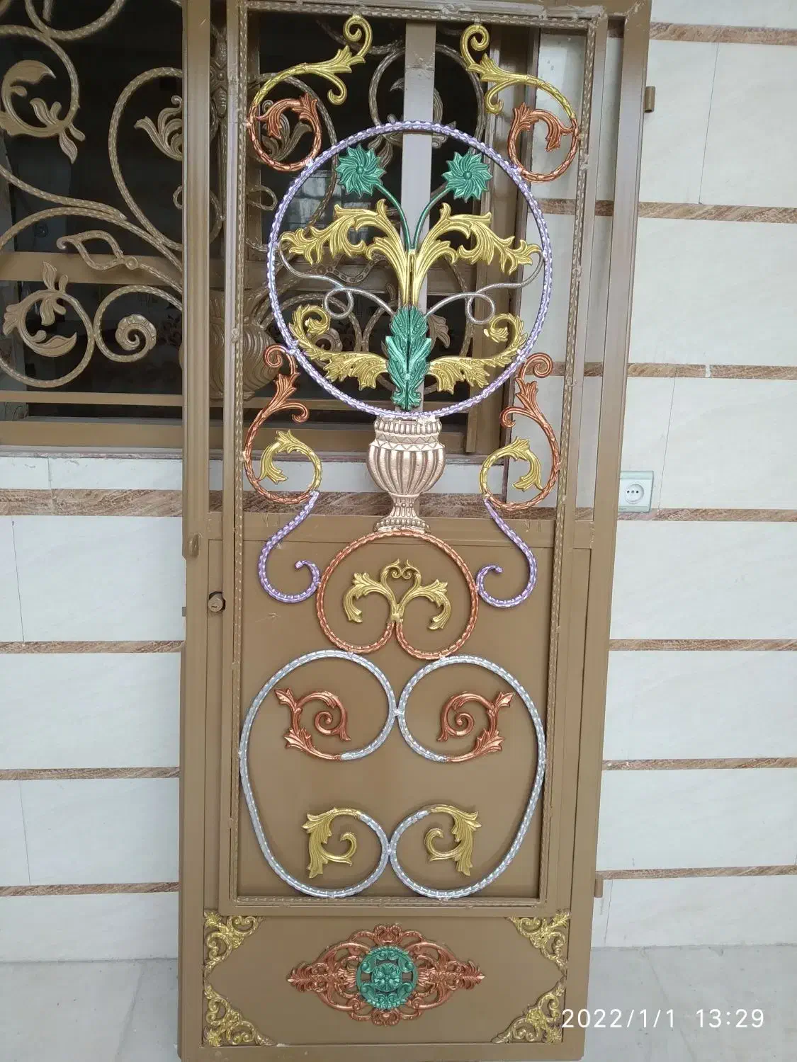 رنگ امیزی درب وپنجره انجام میشود|خدمات پیشه و مهارت|سراوان, |دیوار