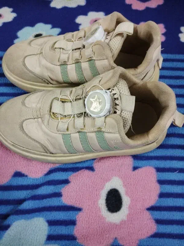 کفش اسپرت|کفش و لباس بچه|قم, باغ کرباسی|دیوار