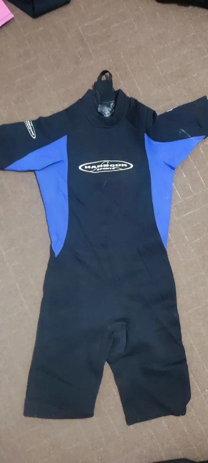 وت سوت ( لباس غواصی)|غواصی و ورزش‌های آبی|تهران, شهرک خرازی|دیوار