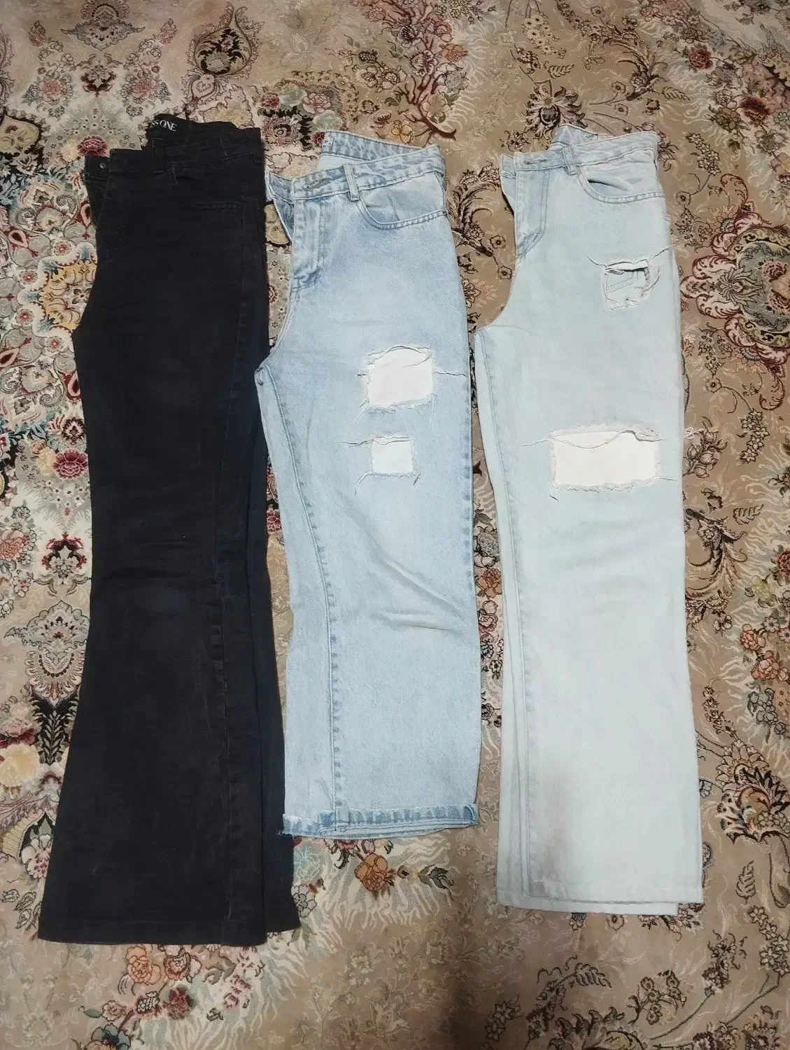 تعدادی لباس|لباس|قرچک, پویینک|دیوار