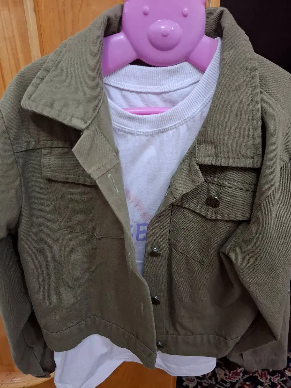 لباس دخترانه|کفش و لباس بچه|نجفآباد, پادگان عاشورا|دیوار