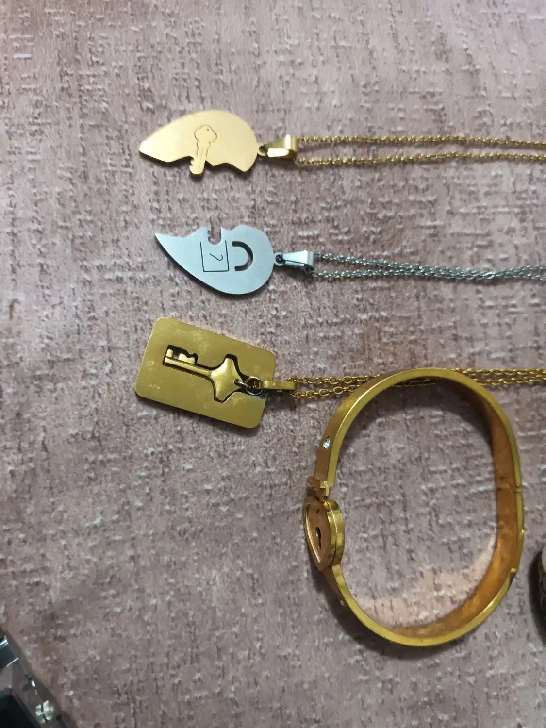 ساعت و بدل جات|ساعت|شیروان (خراسان), |دیوار