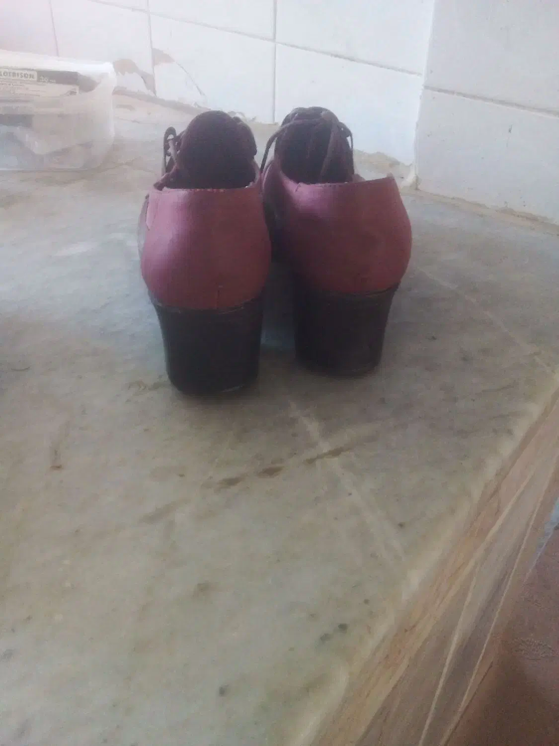 کفش نو|کیف، کفش، کمربند|شیروان (خراسان), |دیوار