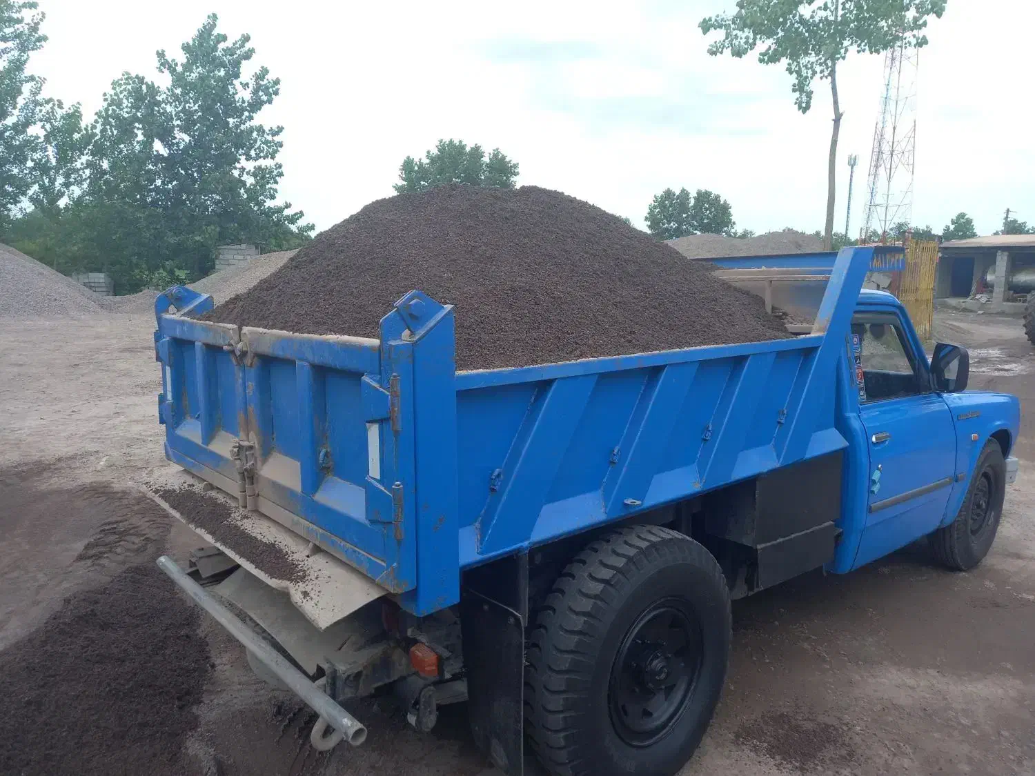 حمل ماسه مصالح ساختمانی و نخاله با نیسان کمپرسی|خدمات حمل و نقل|خرمآباد, |دیوار