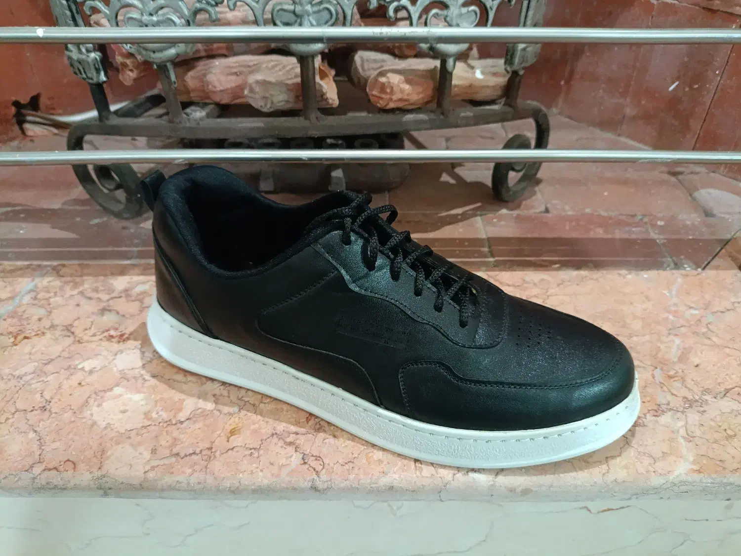 کفش کتونی مشکی و قهوه‌ای|کیف، کفش، کمربند|لنگرود, |دیوار