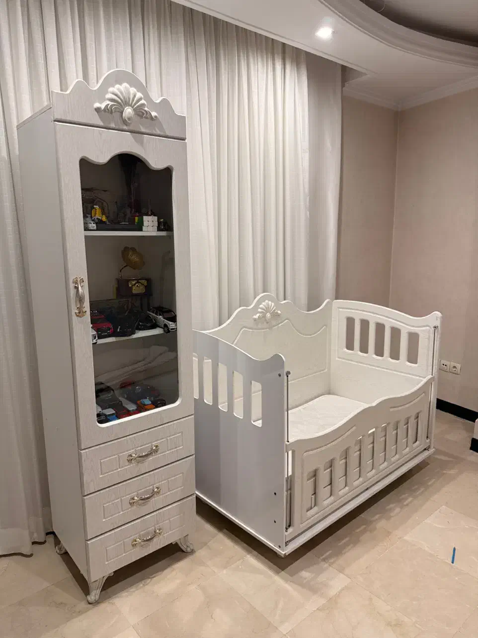 تخت و کمد ویترینی کودک|تخت و سرویس خواب|تهران, حکمت|دیوار