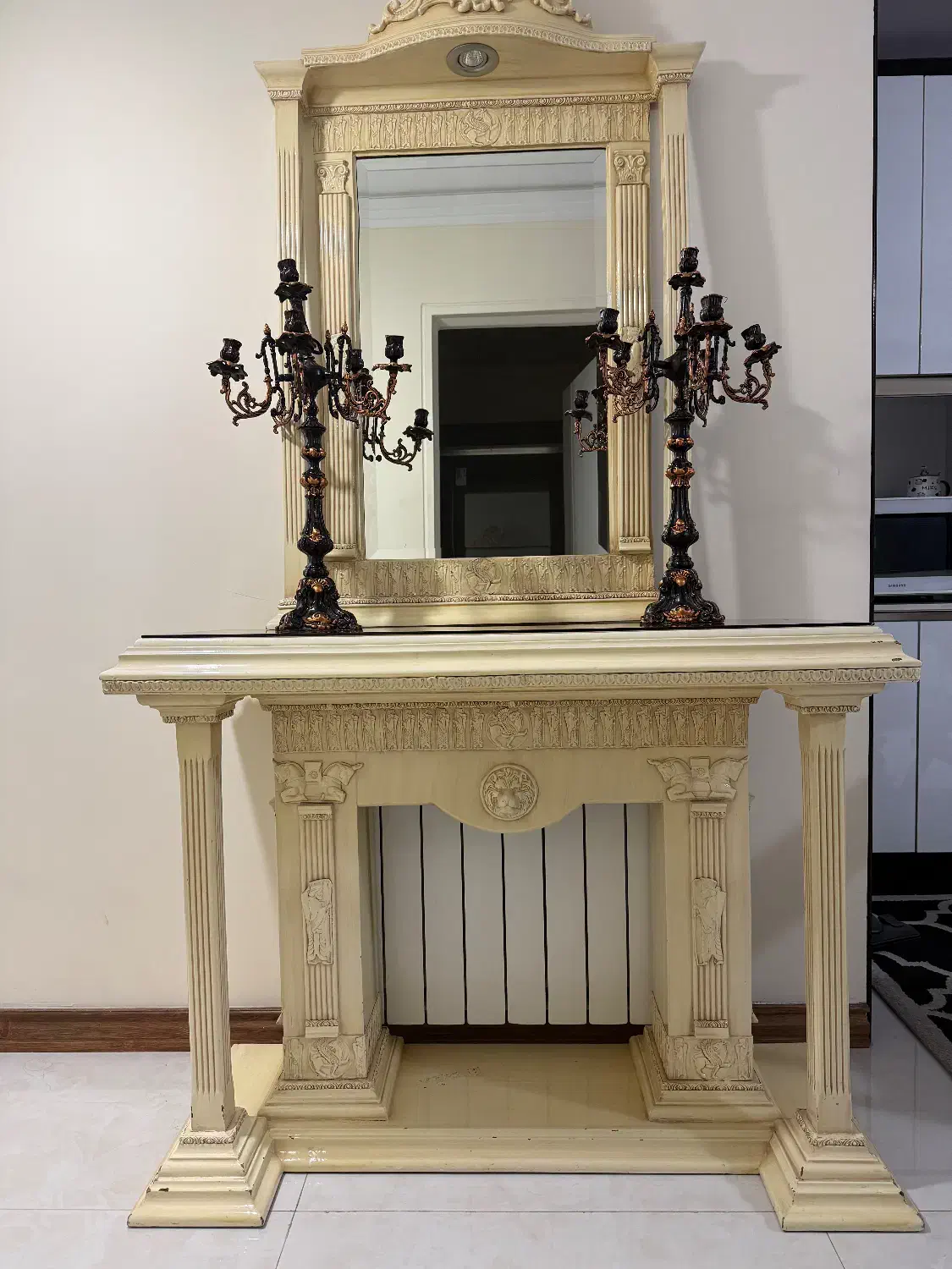 آیینه و شمعدان|آینه|رودهن, |دیوار