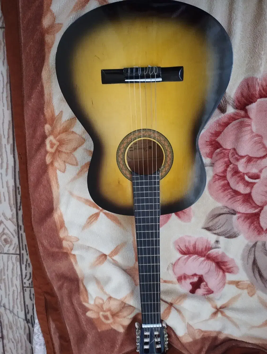 گیتار دیاموند|گیتار، بیس، امپلیفایر|میانه, |دیوار