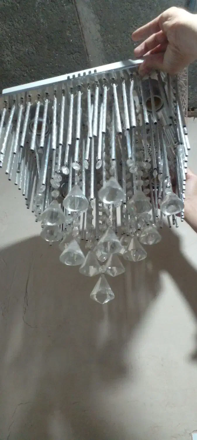 چند عددلوستر زیبا و بزرگ و کوچک سالم و بی عیب مفت|لوستر و چراغ آویز|سقز, |دیوار