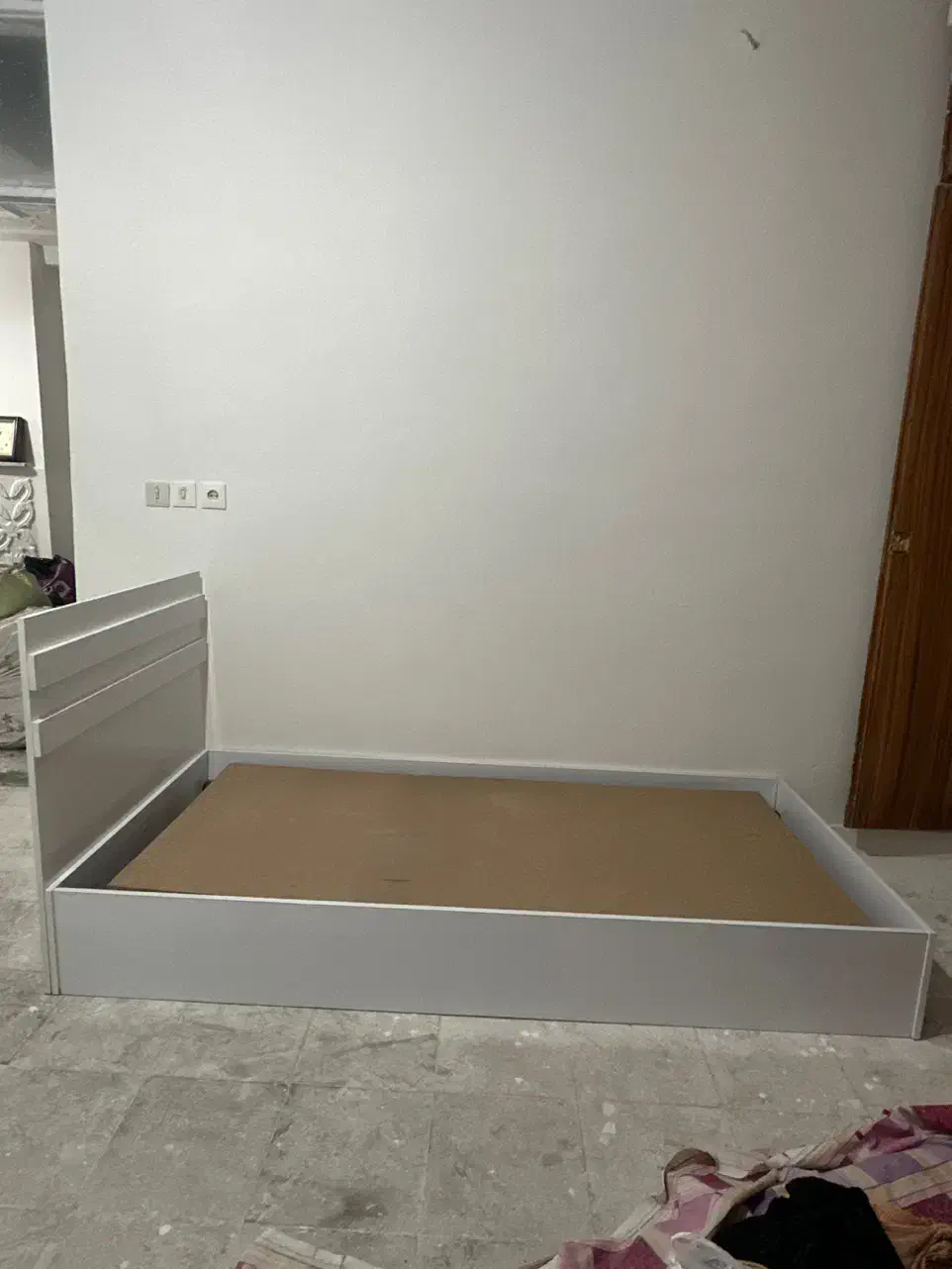 تخت تک نفره تخت کلاسیک تخت با کفی|تخت و سرویس خواب|شیراز, شهرک بزین|دیوار