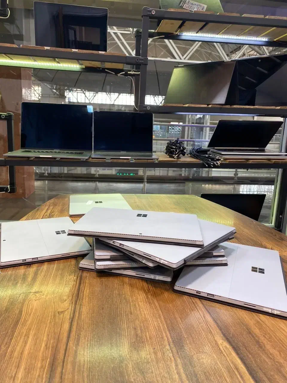 Surface Pro8|رایانه همراه|تهران, فلسطین (میدان انقلاب)|دیوار