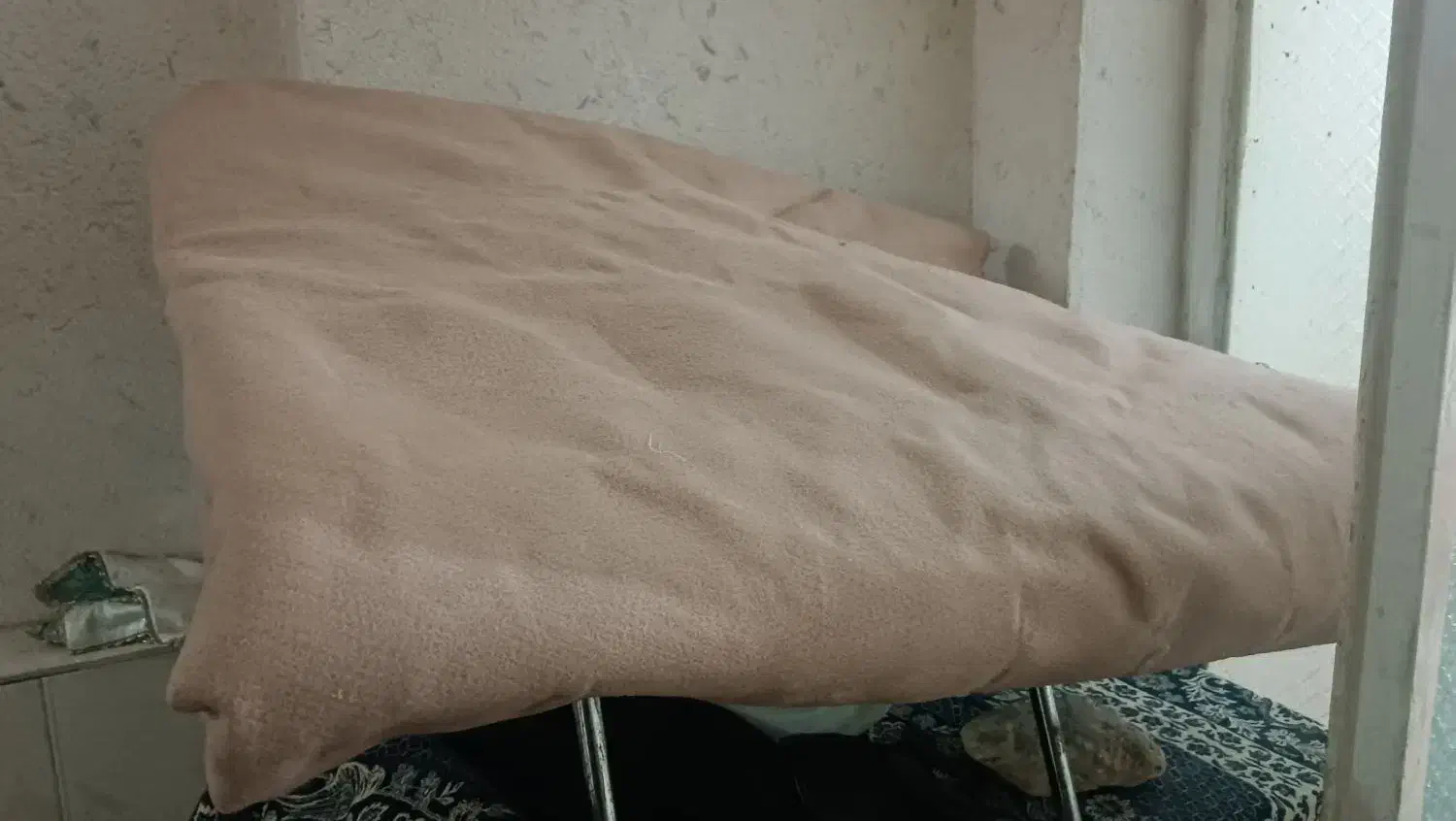 موکت کار کرده و همراه میز عسلی. جلو مبلی|موکت|معصومیه, |دیوار