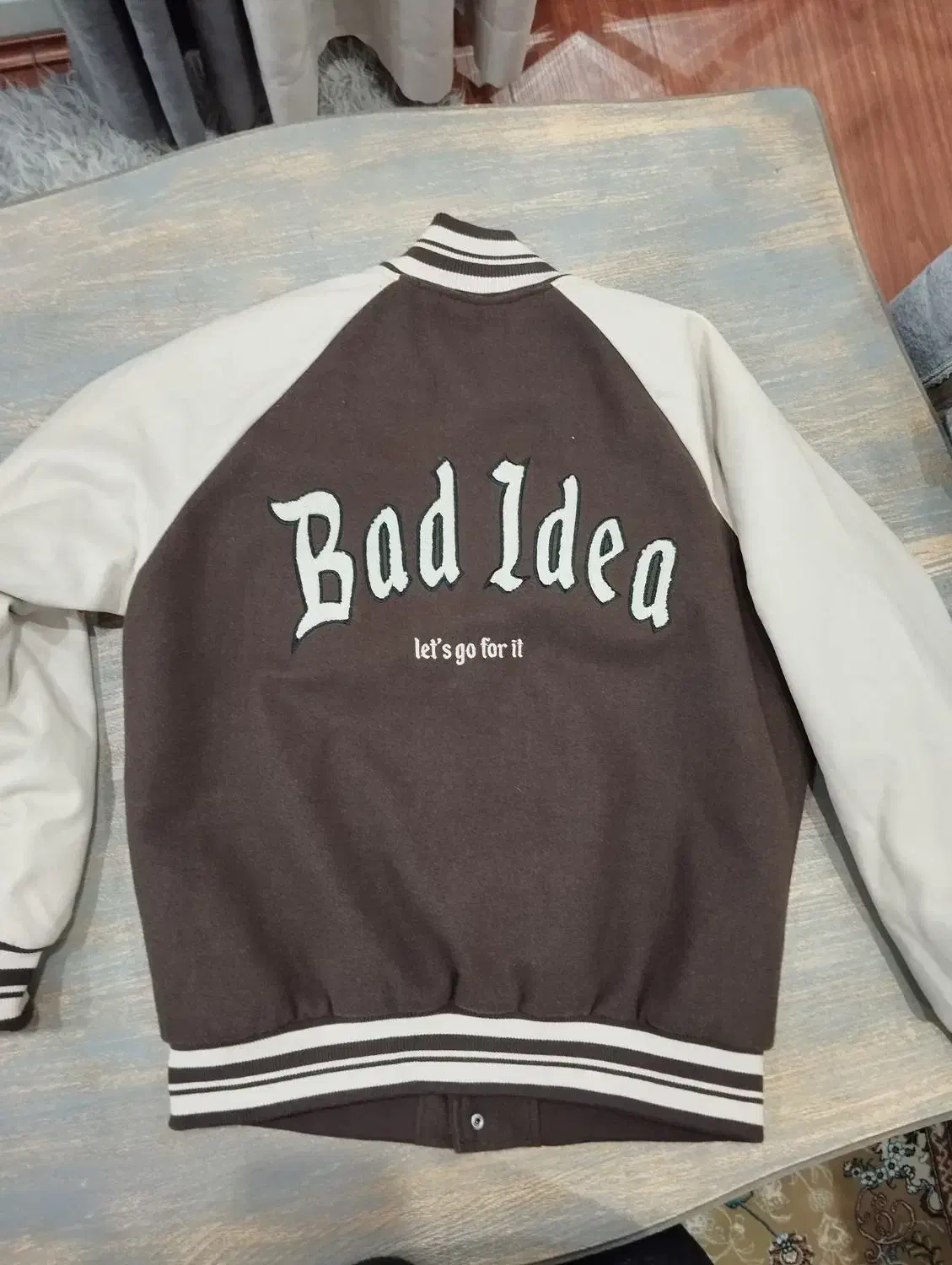 کاپشن|لباس|تهران, بهمن یار|دیوار