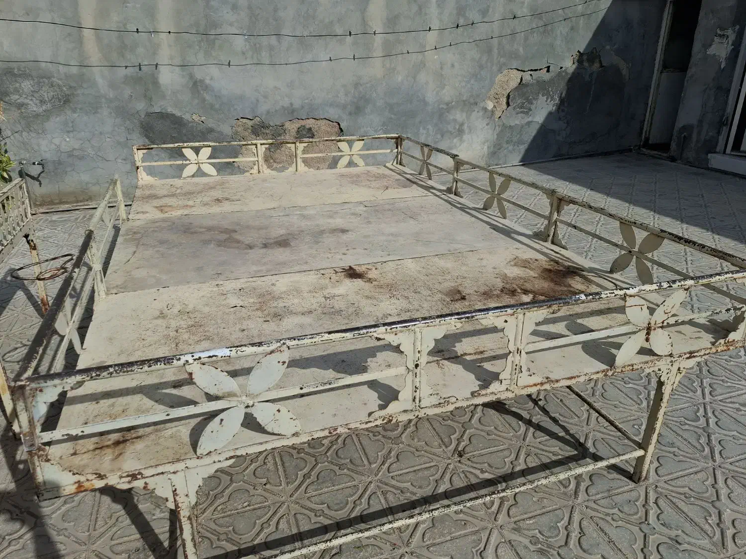 تخت اهنی|تخت و سرویس خواب|شیبکوه (فارس), |دیوار