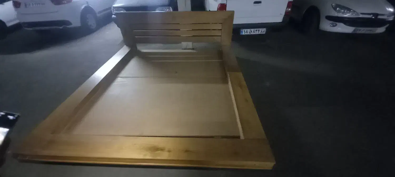 تخت خواب ۲نفره ساخته شده از چوب طبیعی گردو|تخت و سرویس خواب|ری, علایین|دیوار