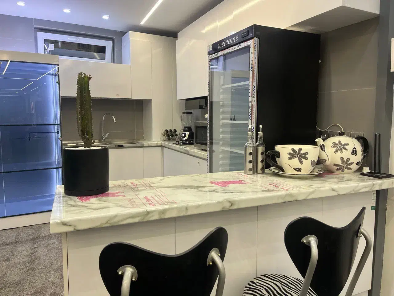 رهن و اجاره بوفه باشگاه بدنسازی|اجارهٔ مغازه و غرفه|شیراز, رحمت‌آباد|دیوار