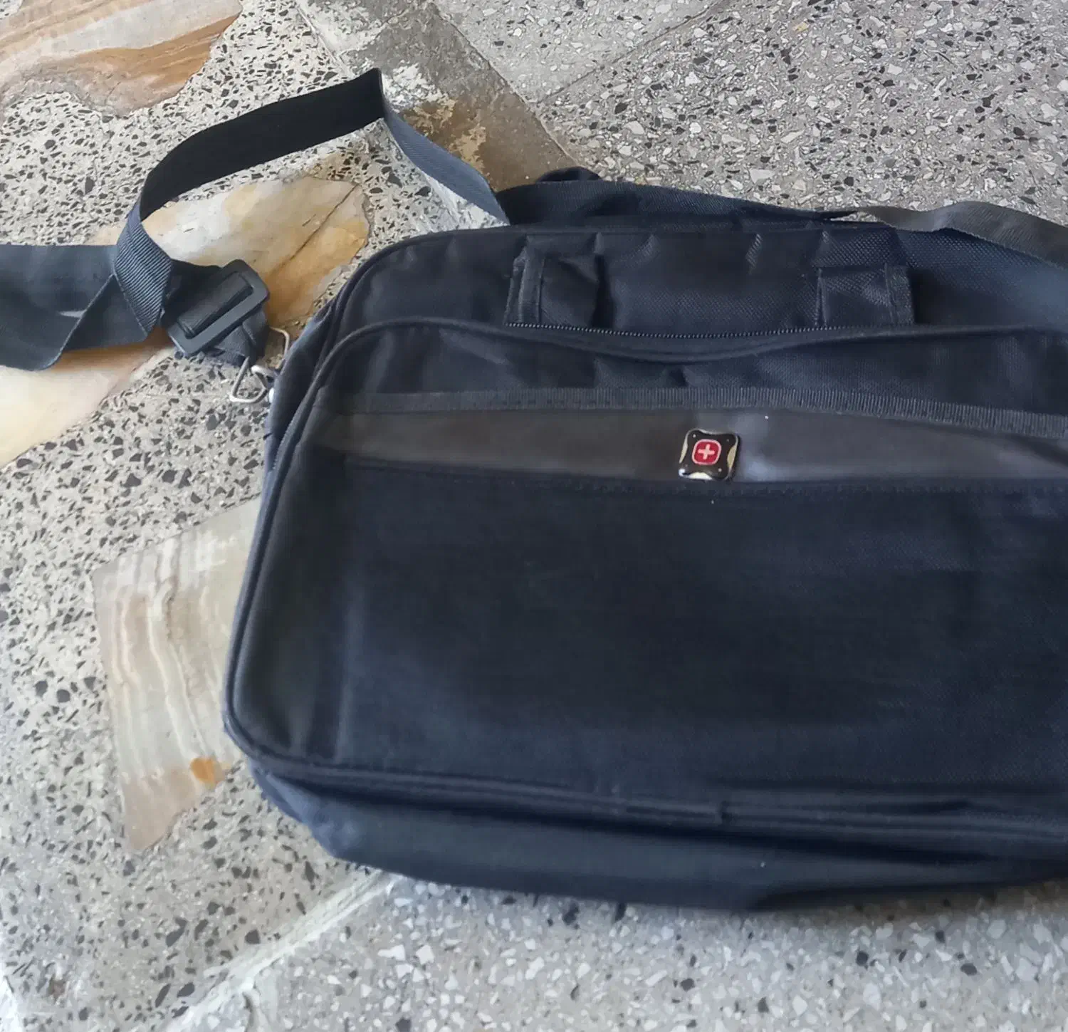 کیف مدرسه یا کیف لب تاب|کیف، کفش، کمربند|بروجرد, |دیوار