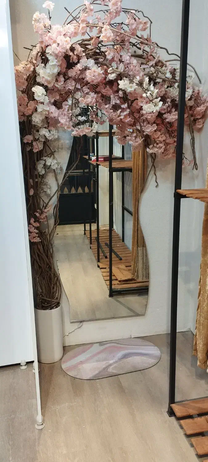 قفسه و میز پیشخوان و اینه و گل و چراغ و مانکن|فروشگاه و مغازه|تبریز, |دیوار