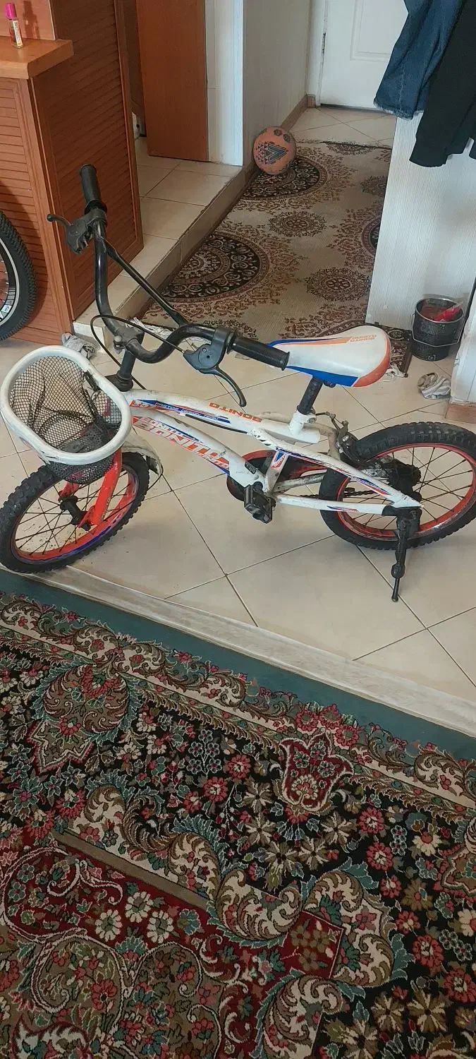 دوچرخه۱۶.میز تلوزیون شیشه ای سالم|دوچرخه، اسکیت، اسکوتر|هشتگرد, فاز ۱ مهستان|دیوار