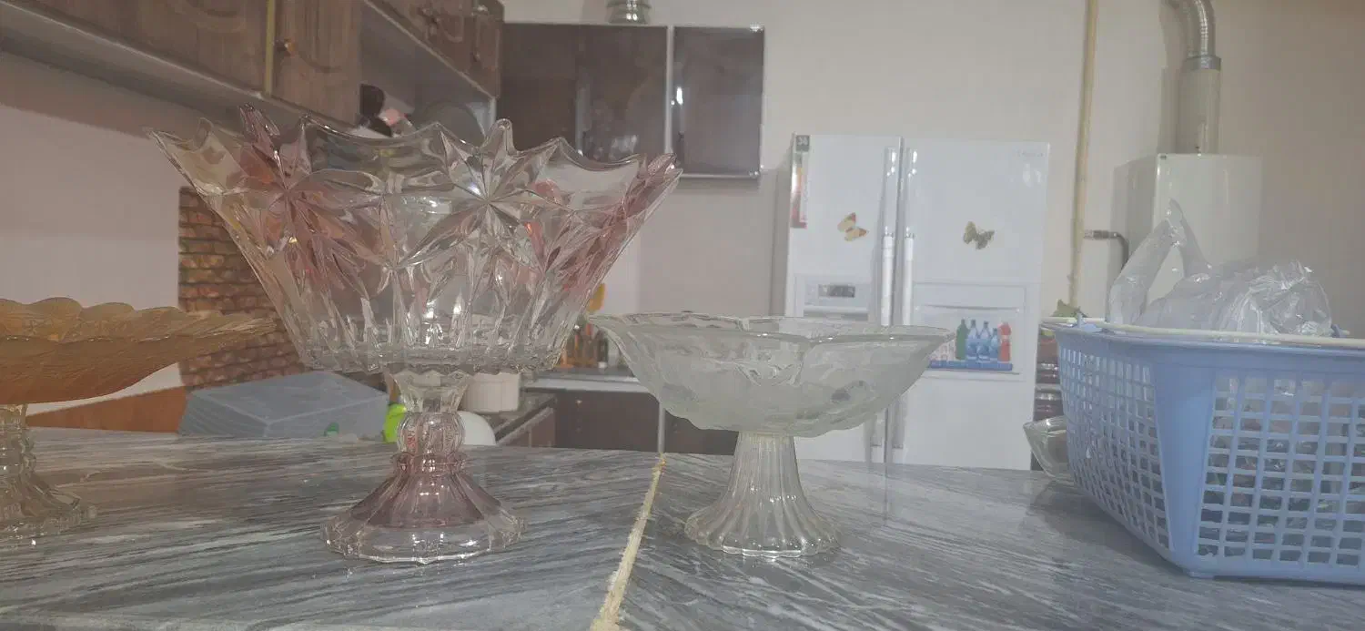 تعدادی ظروف آشپزخانه|ظروف سرو و پذیرایی|الشتر, |دیوار