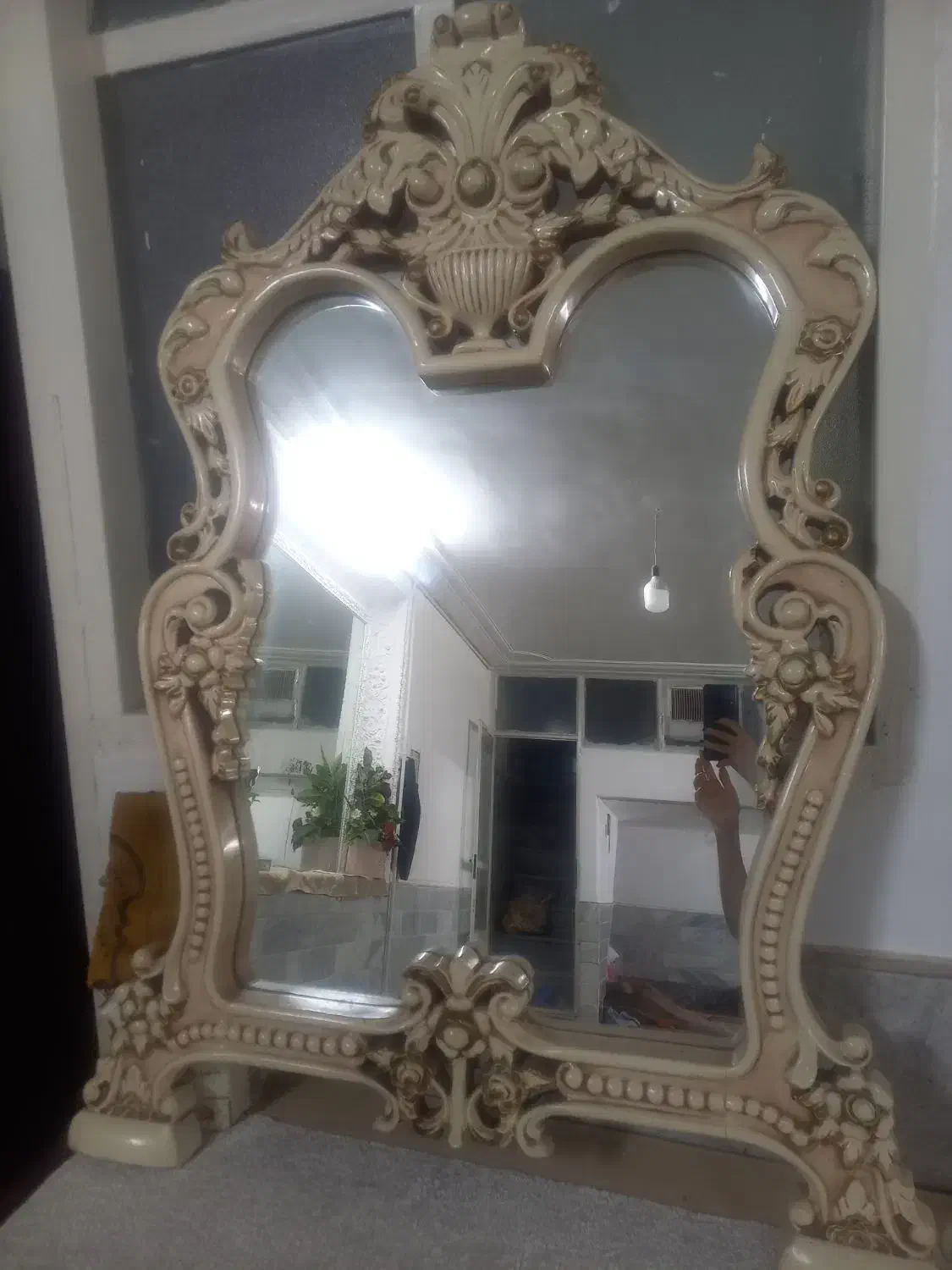 آینه|آینه|قم, کلهری|دیوار