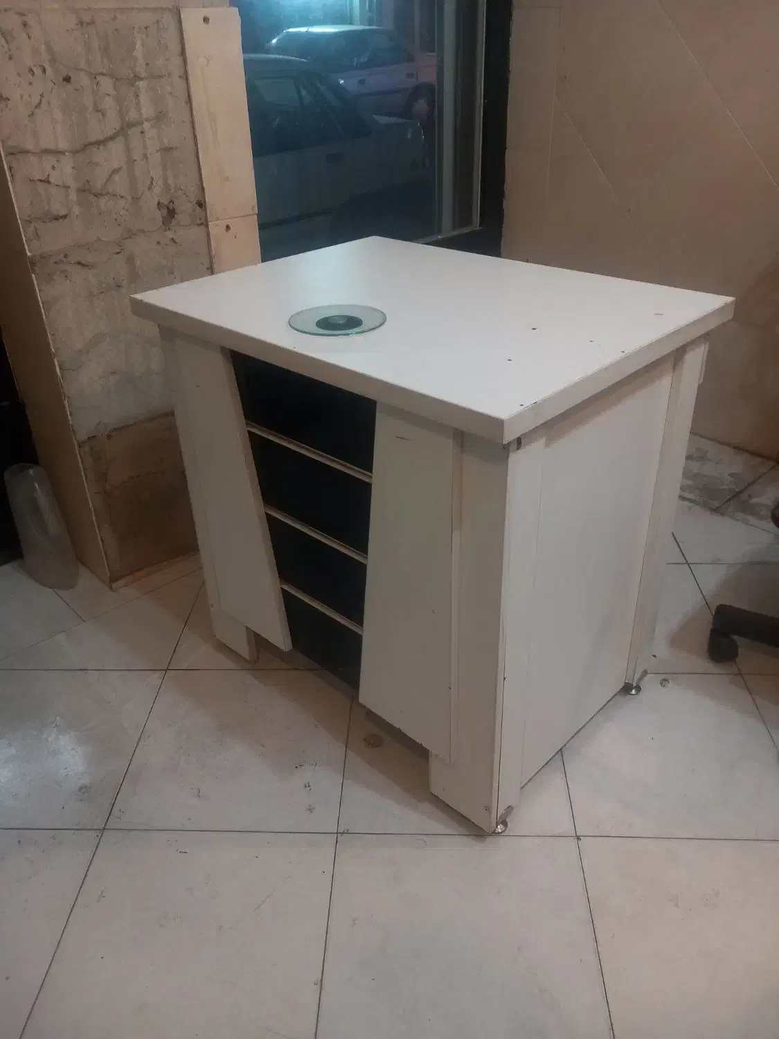 میز کامپیتر ویا تحریر به علاوه صندلی اداری|میز تحریر و کامپیوتر|اندیشه, اندیشه فاز ۱|دیوار