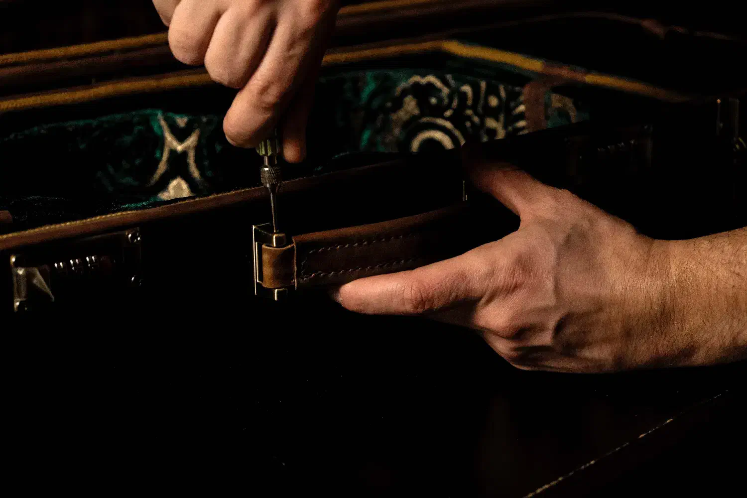 کار در کارگاه تولید محصولات دست ساز چرمی|استخدام صنعتی، فنی، مهندسی|ساری, |دیوار