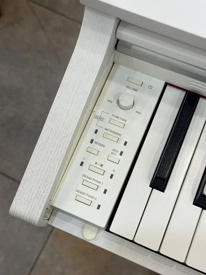 پیانوی دیجیتال Casio AP-270 رنگ سفید و رزوود|پیانو، کیبورد، آکاردئون|تهران, سیمای ایران|دیوار