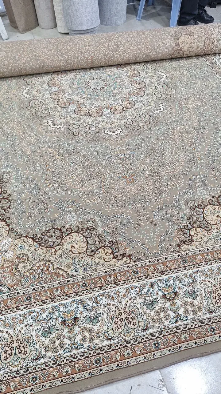 فرش سه در چهار ۷۰۰شانه اصل مشهد ضخیم و تمیز|فرش|سقز, |دیوار