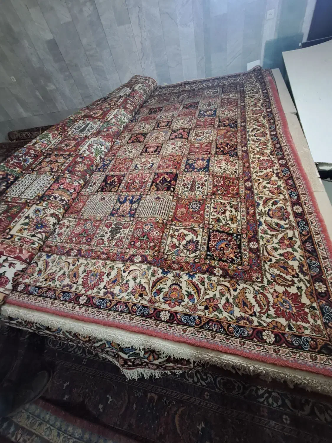 فرش دستبافت|فرش|اصفهان, حسین‌آباد|دیوار