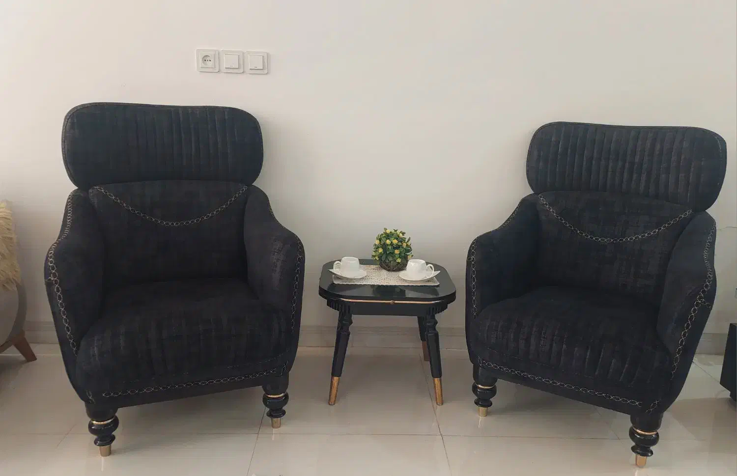 مبل نیم ست ۵نفره همراه میز وسط|مبلمان خانگی و میز عسلی|اردکان, |دیوار