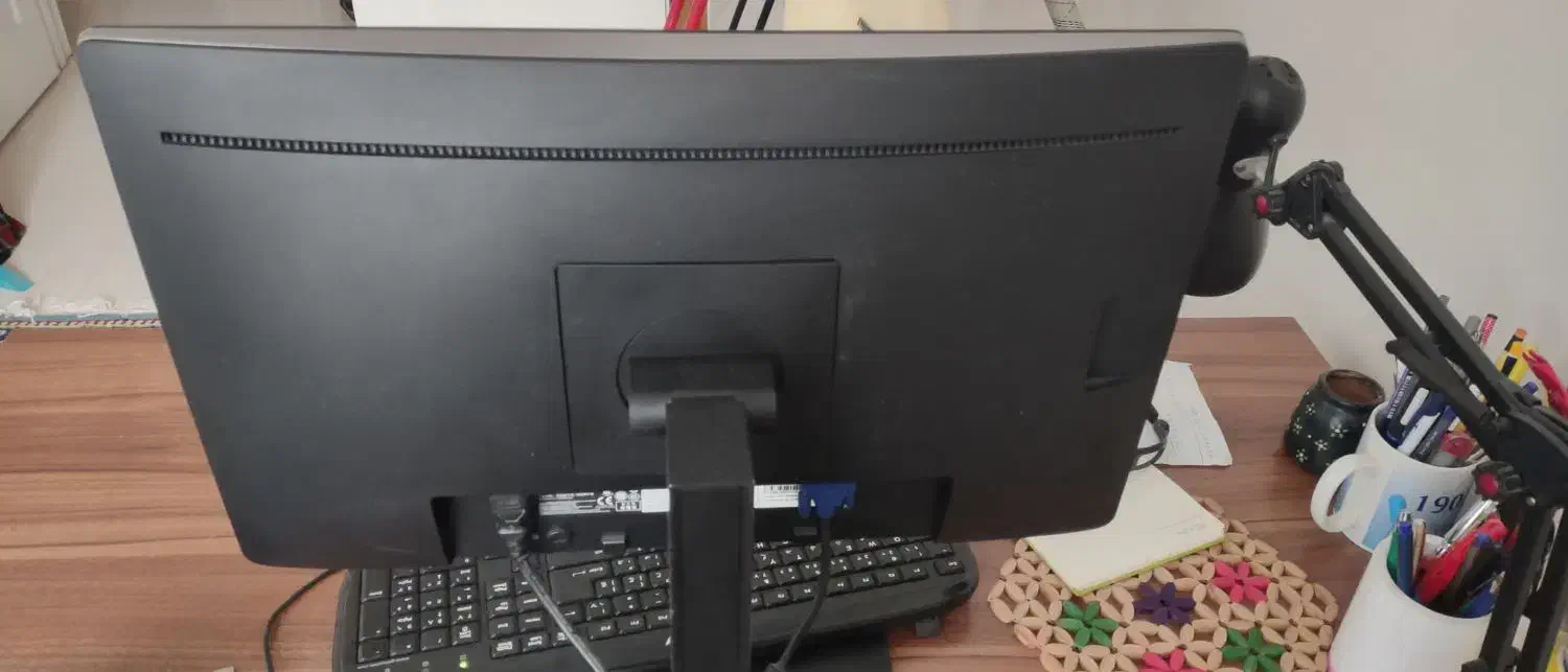 مانیتور اچ پی 22 اینچ با پایه آسانسوری|قطعات و لوازم جانبی رایانه|کرج, عظیمیه|دیوار