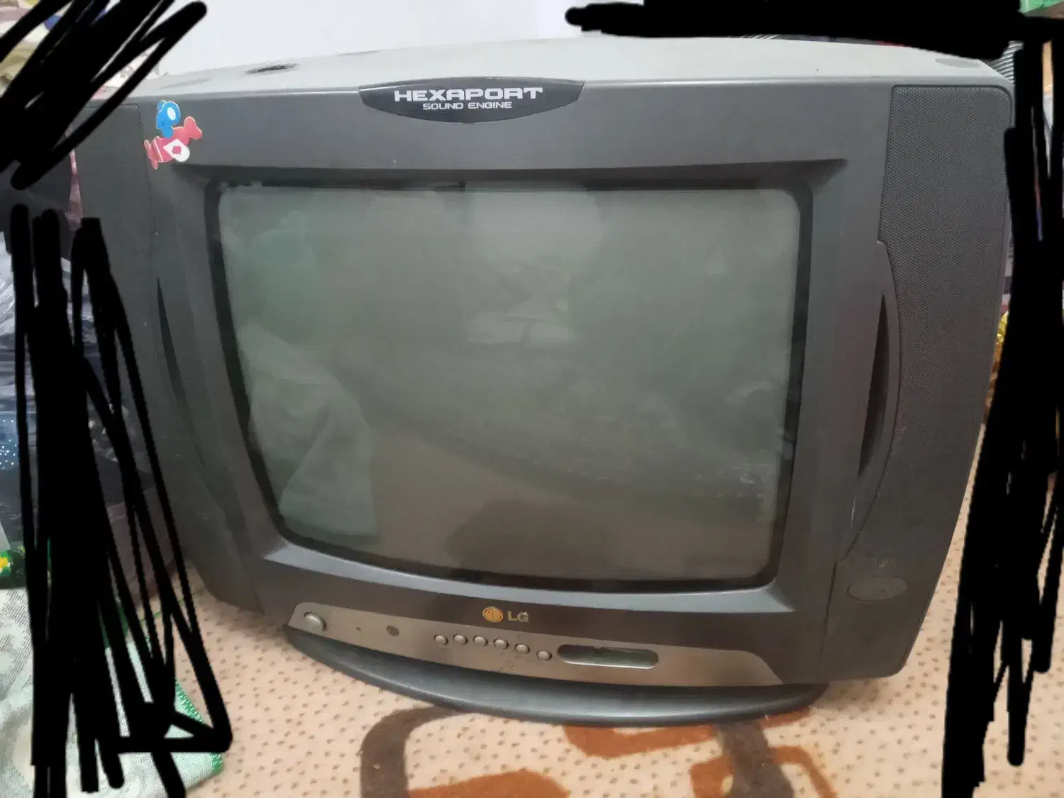 تلویزیون LG دارای دو کنترل سالم  ۱ میلیون|تلویزیون و پروژکتور|دزفول, |دیوار