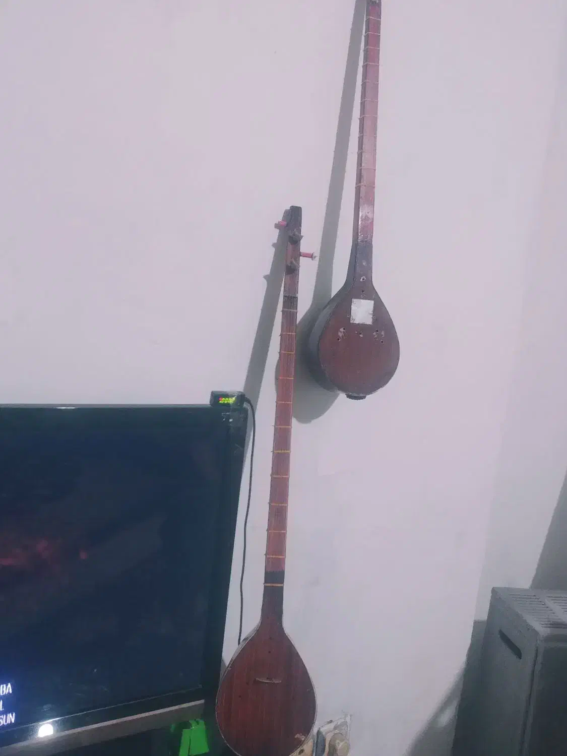 دوعدد ستار جنس خوب.|سازهای سنتی|اراک, |دیوار