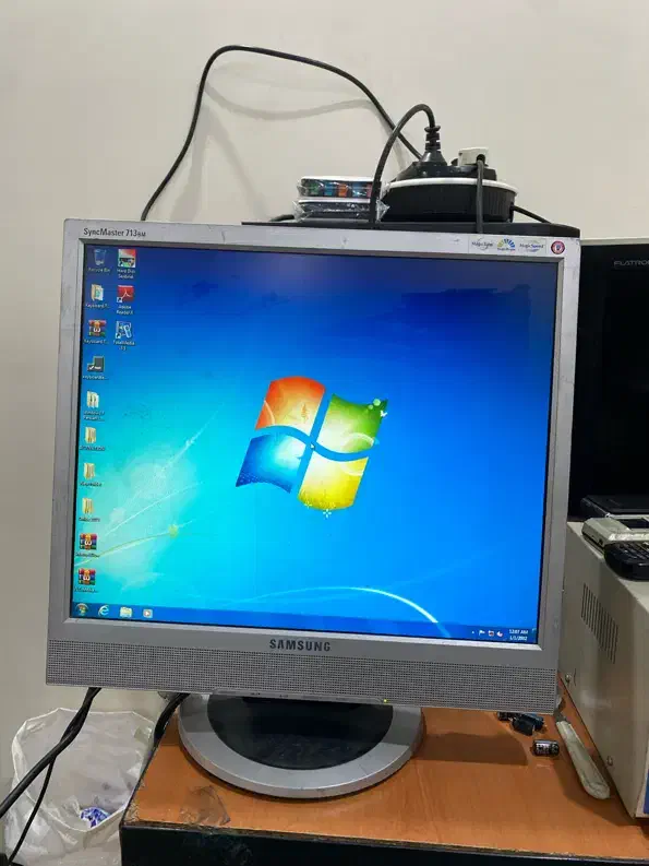 مانیتور ۱۷ اینچ اسپیکردار|قطعات و لوازم جانبی رایانه|تهران, علم و صنعت|دیوار