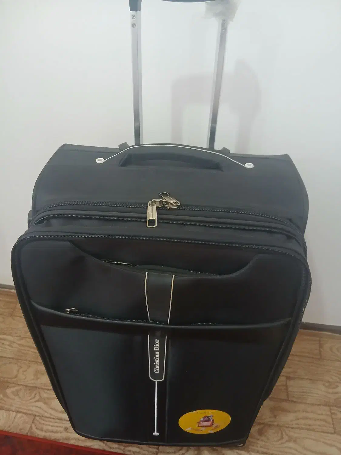 چمدان نو|کیف، کفش، کمربند|هشتگرد, شهرک ارم غربی|دیوار