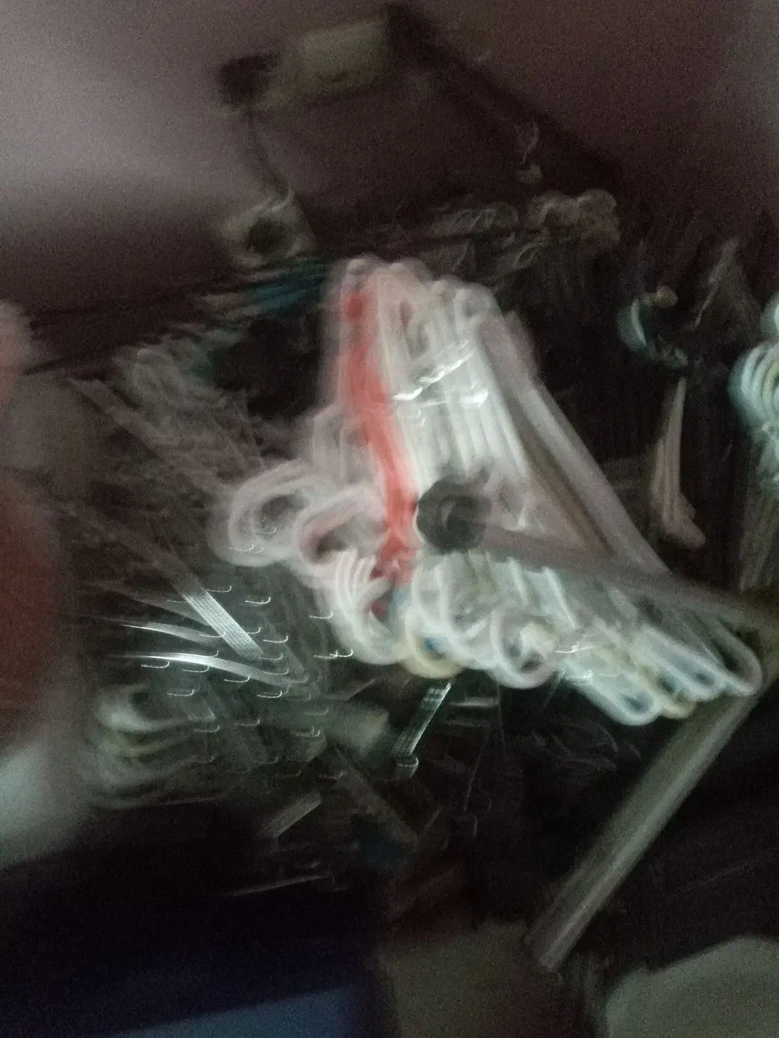 رگال وچوب لباسی فروشی|بندرخت و رخت‌آویز|ری, شهادت|دیوار